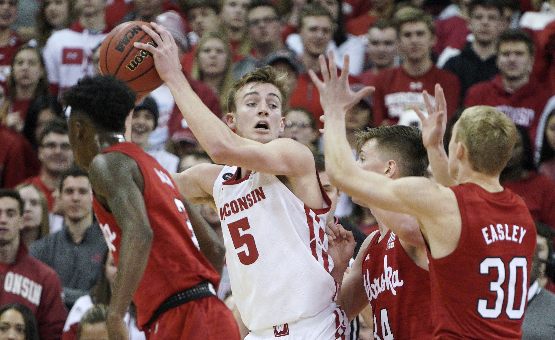 Badgers 82, Cornhuskers 68